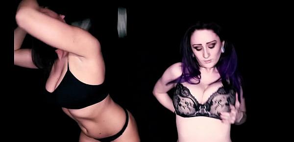  Real Stripper Sisters Twerk Their Pussies